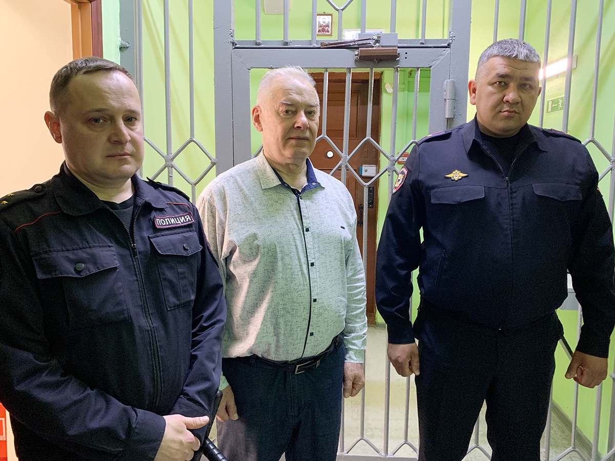 19 мая 2025 В Белоярском председатель Общественного совета полиции проверил условия содержания в изоляторе временного содержания