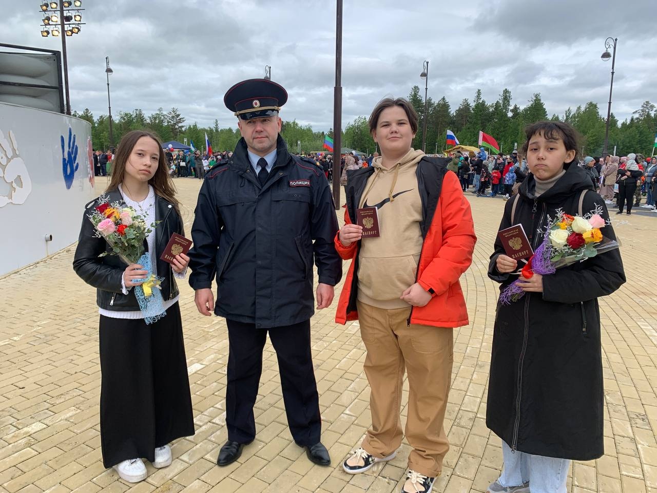 В День России юным белоярцам вручили первые паспорта Российской Федерации