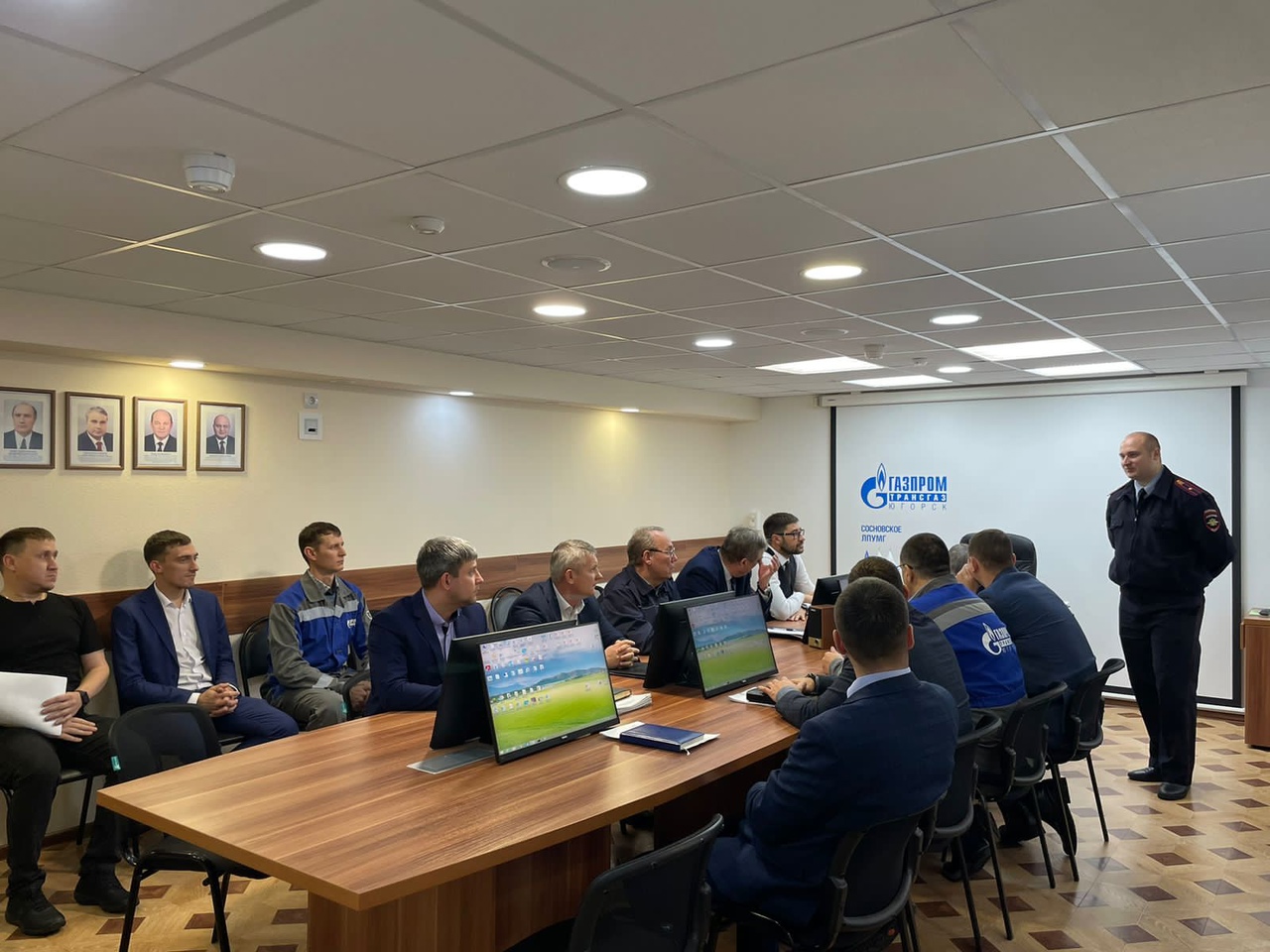 Участковые уполномоченные полиции Белоярского встретились с работниками линейных производственных управлений района