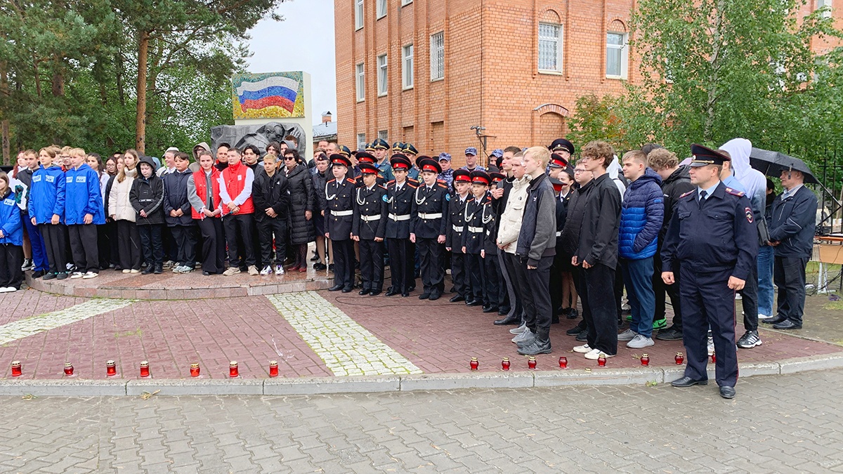 03 сентября 2024 Полицейские и общественники Белоярского почтили память жертв террора