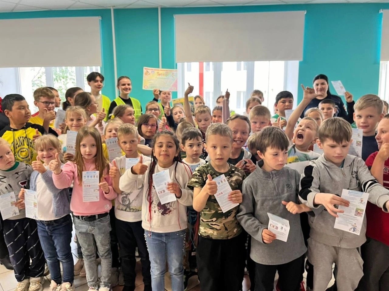 Отдыхая в летних лагерях белоярские школьники изучают ПДД