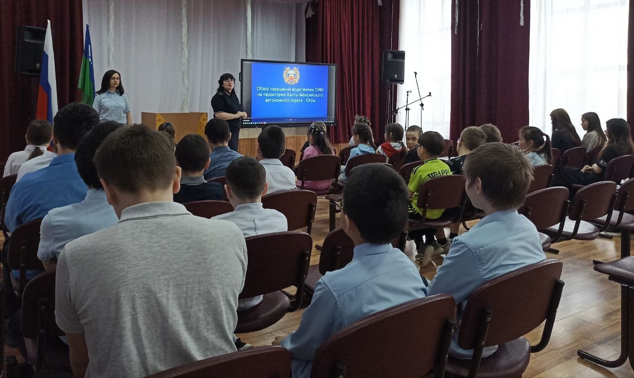 В Белоярском районе полицейские провели правовые уроки для детей