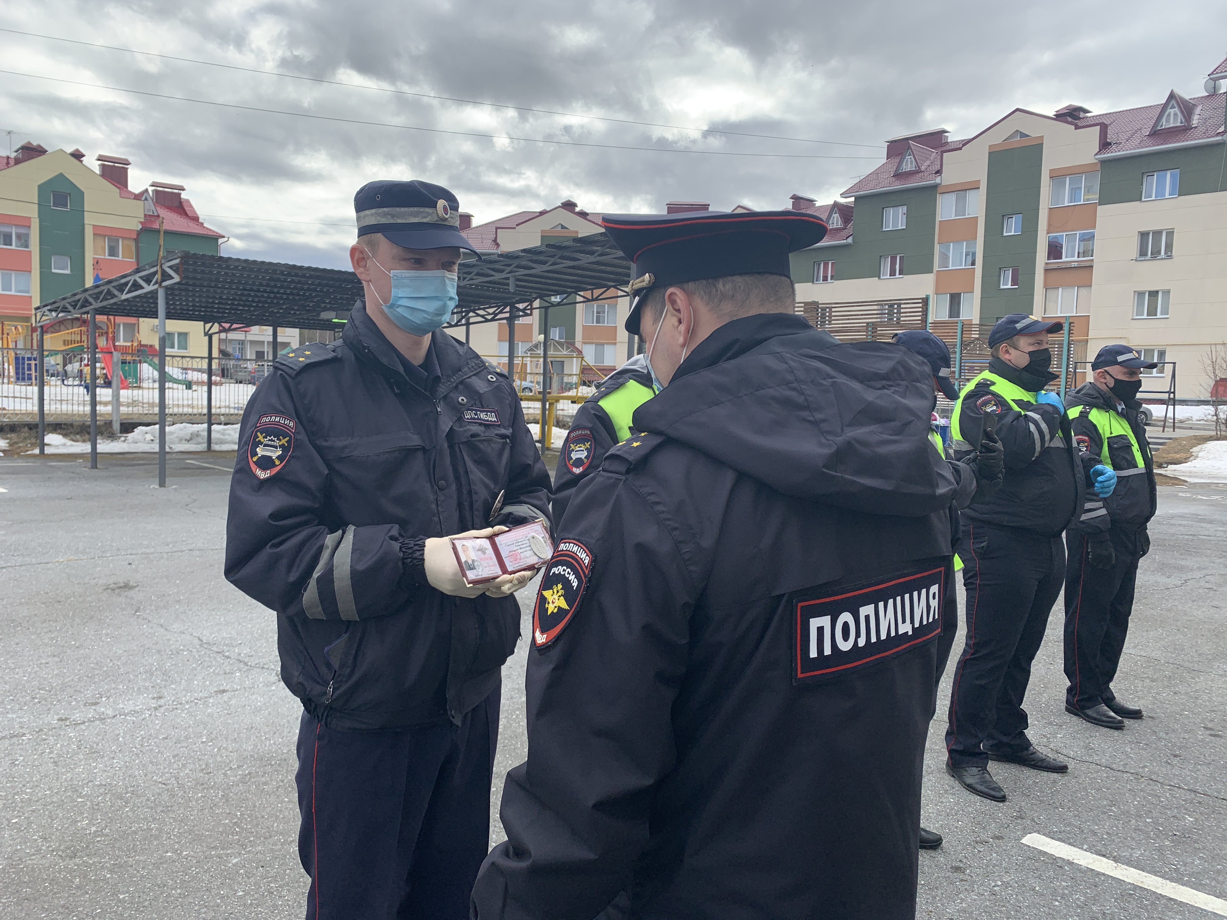 Подразделения белоярской полиции провели строевые смотры при переходе на ношение летней формы одежды