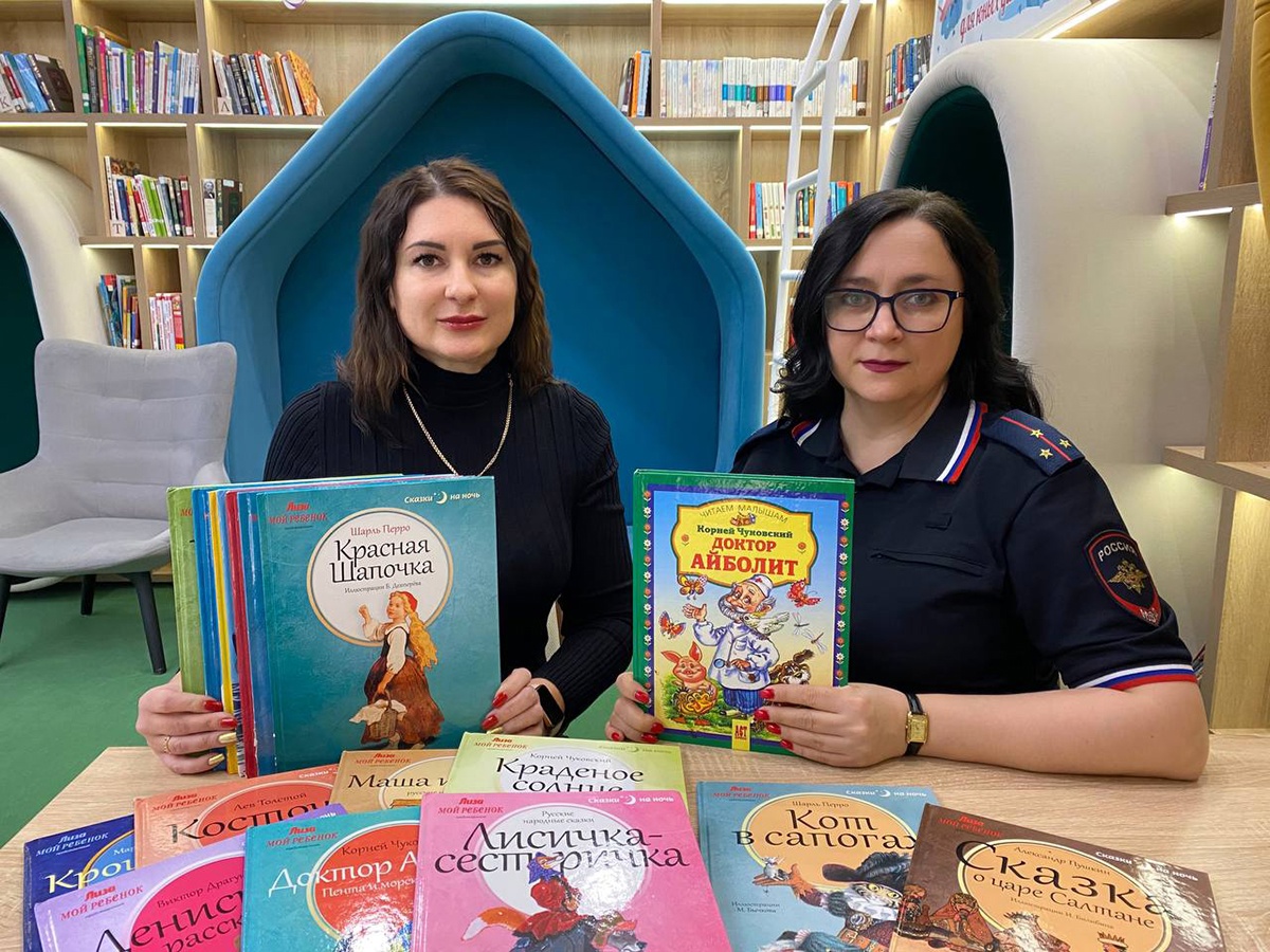  В Белоярском общественники и полицейские стали участниками акции «Дарите книги с любовью»