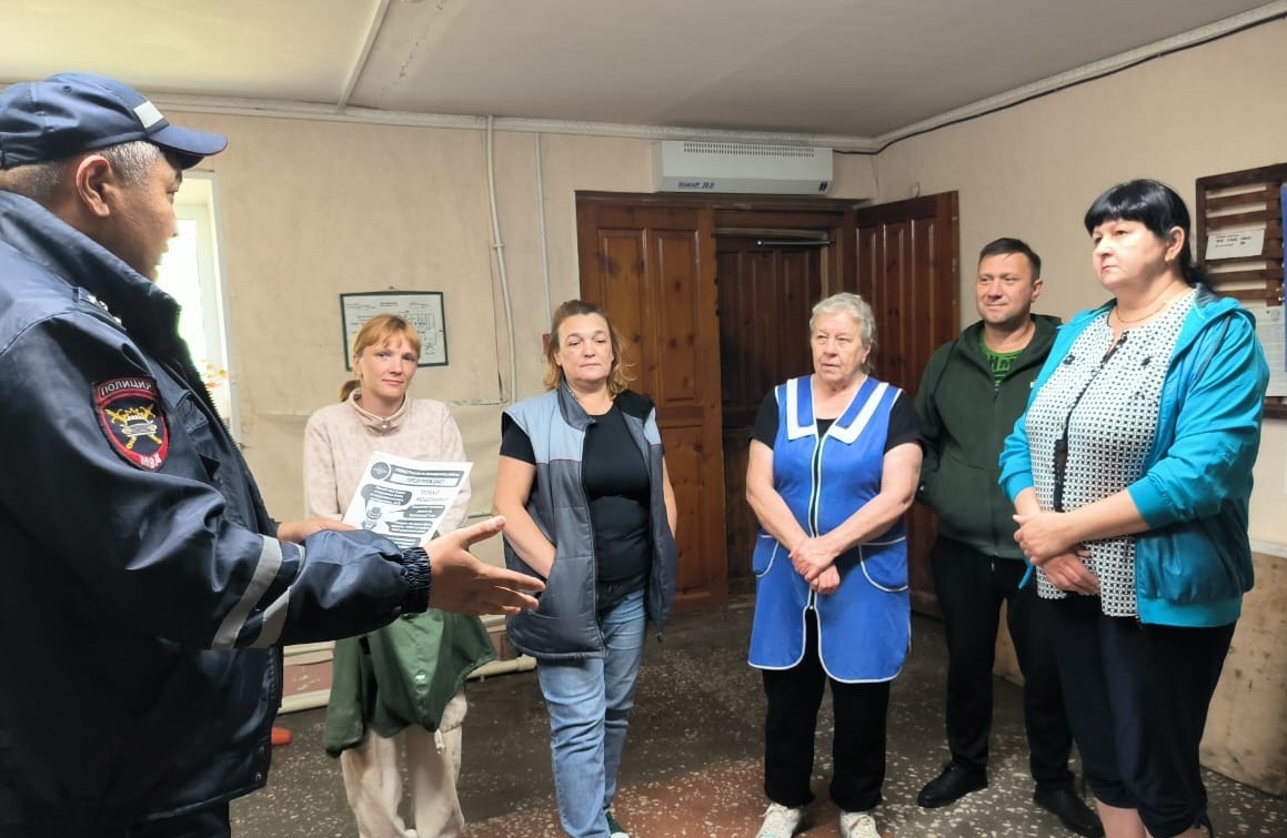 Профилактику дистанционных преступлений обсудили полицейские Белоярского с работниками сельхозпредприятия