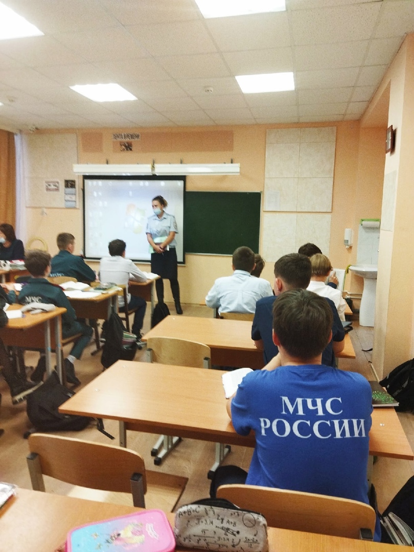 19 ноября 2021 При поддержке Общественного совета при ОМВД России по Белоярскому району во второй городской школе Белоярского прошли встречи с учениками 6-8х классов