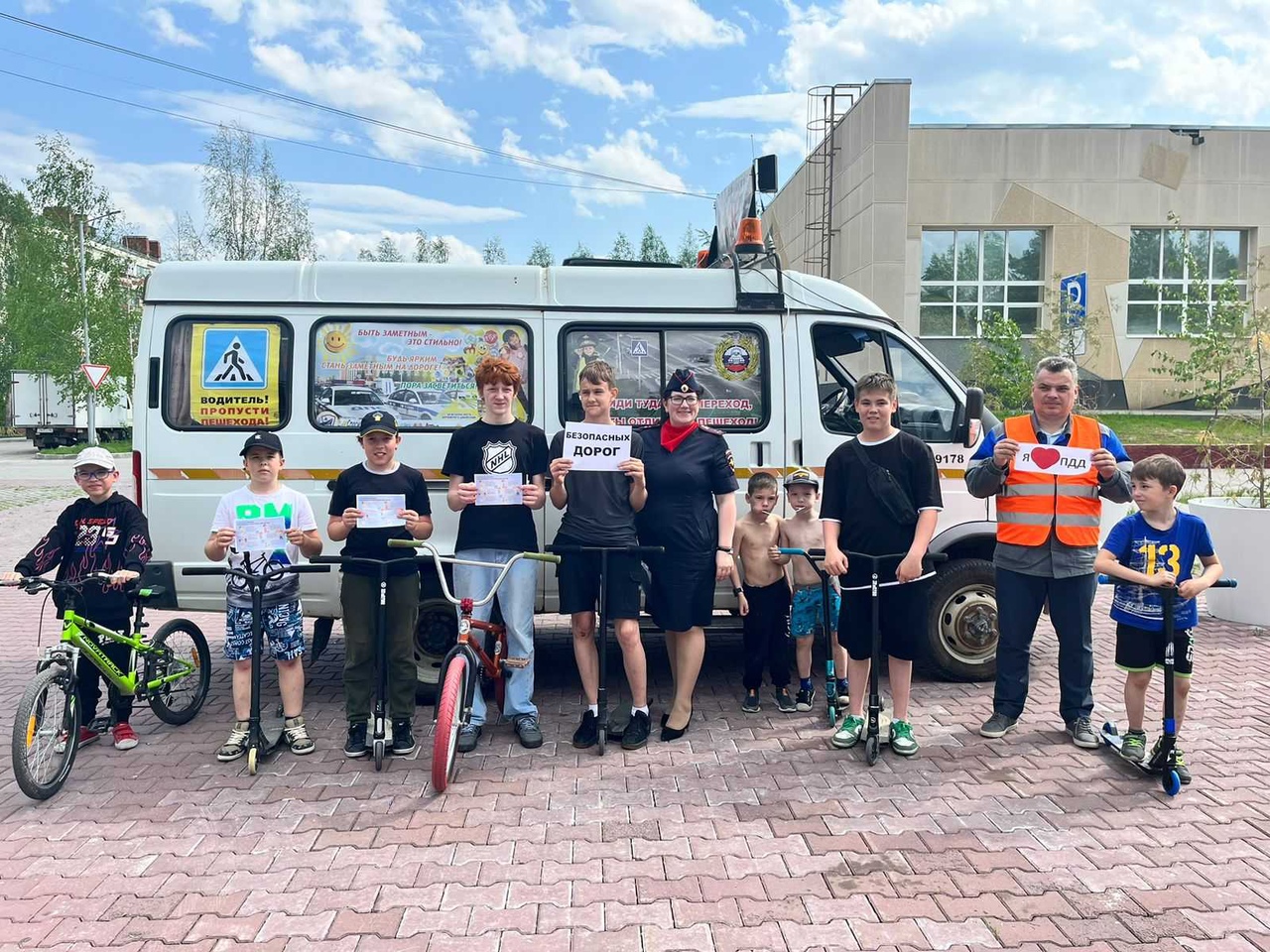 Белоярские полицейские с работниками автотранспортного предприятия проехали по городу с профилактическим рейдом