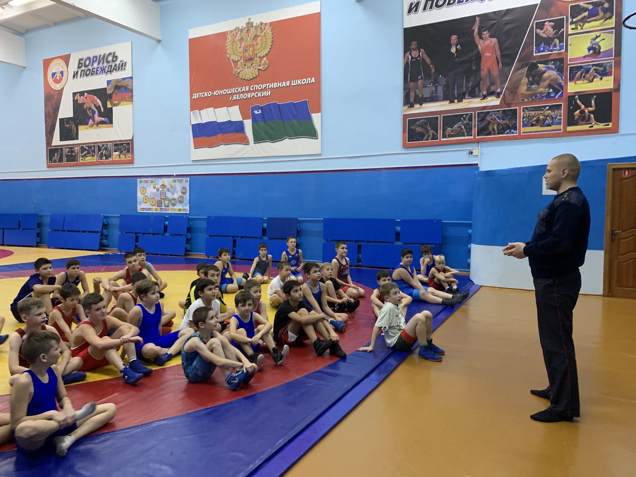 Общественники и полицейские Белоярского встретились с воспитанниками спортивной школы