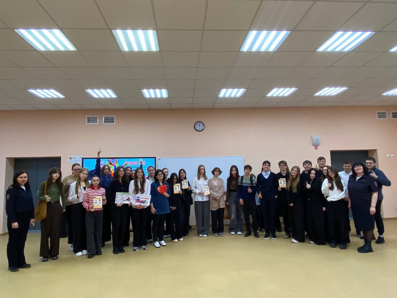 В Белоярском полицейские провели правовой урок для старшеклассников