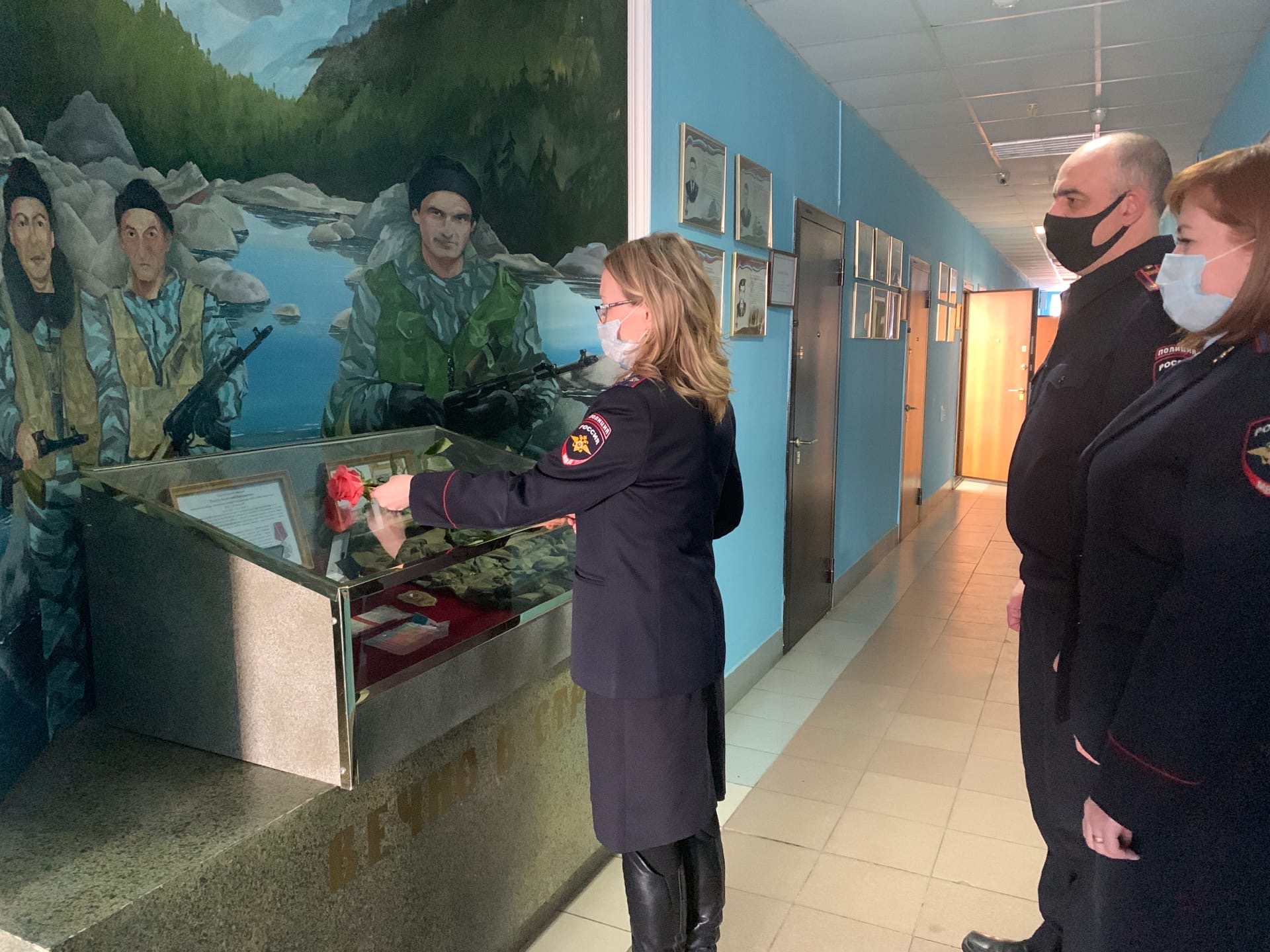 08 ноября 2021 Полицейские и общественники почтили память сотрудников полиции, погибших при исполнении служебного долга