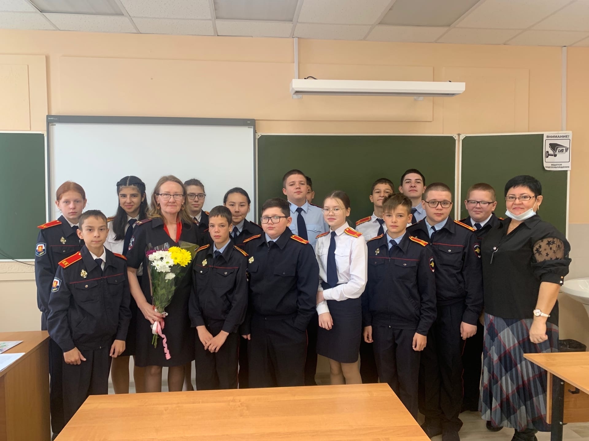 Полицейские Белоярского проводят встречи с кадетами в рамках уроков «Разговоры о важном»