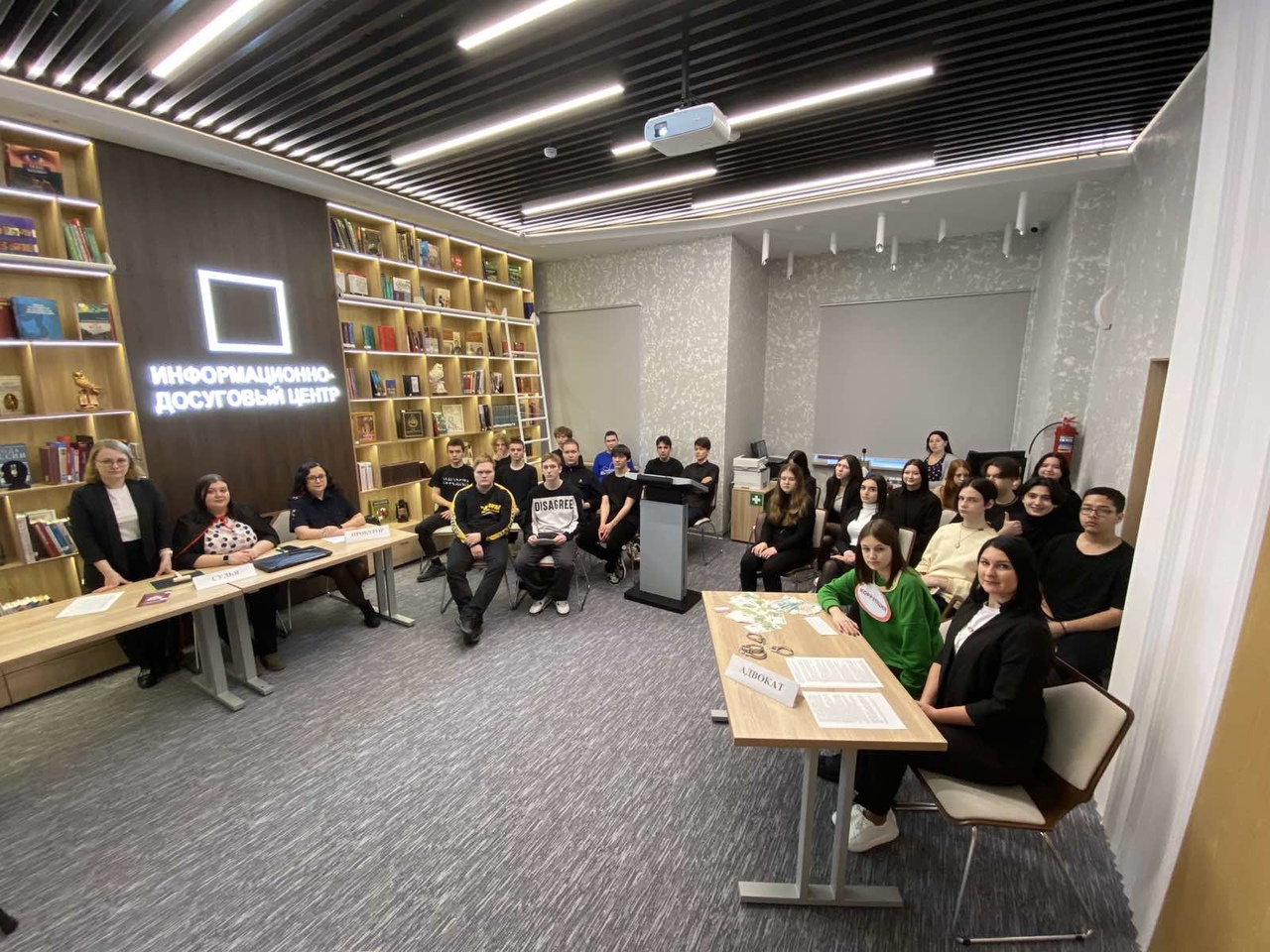 Полицейские и общественники Белоярского вместе со студентами колледжа обсудили вопросы противодействия коррупции