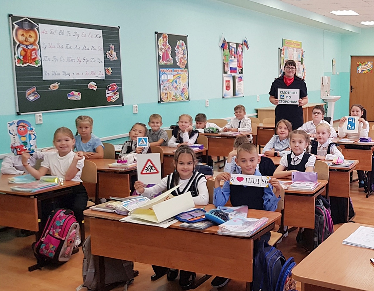 Сотрудники Госавтоинспекции начали проводить профилактические беседы со школьниками в преддверии летних каникул.