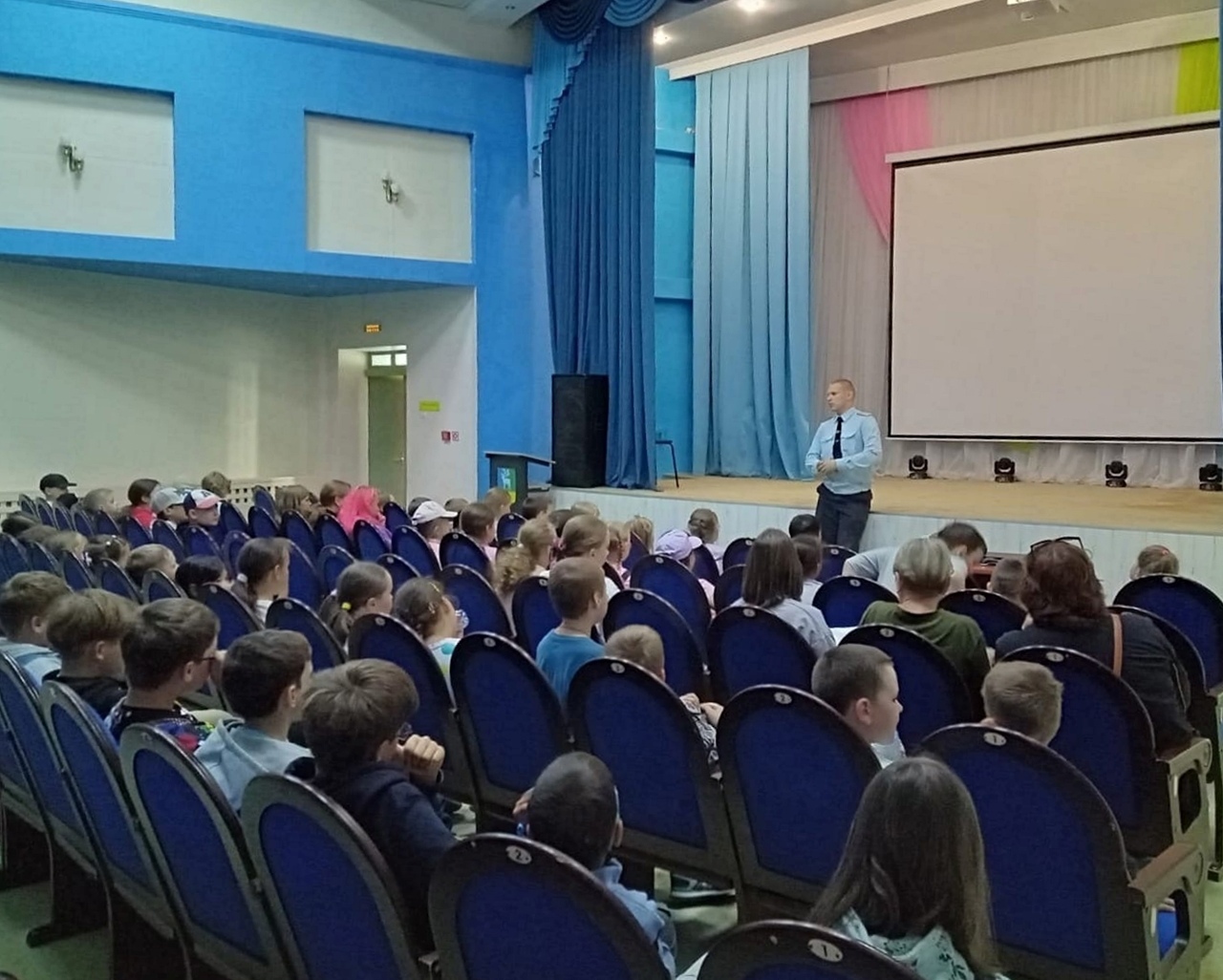 Инспекторы ОДН Белоярского в летних лагерях проводят беседы с детьми о безопасности на воде