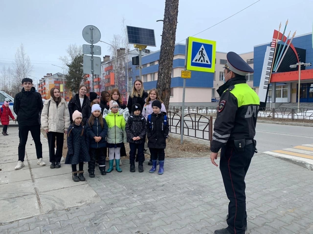 В преддверии майских выходных госавтоинспекторы напомнили участникам дорожного движения о необходимости соблюдать ПДД ради своей безопасности