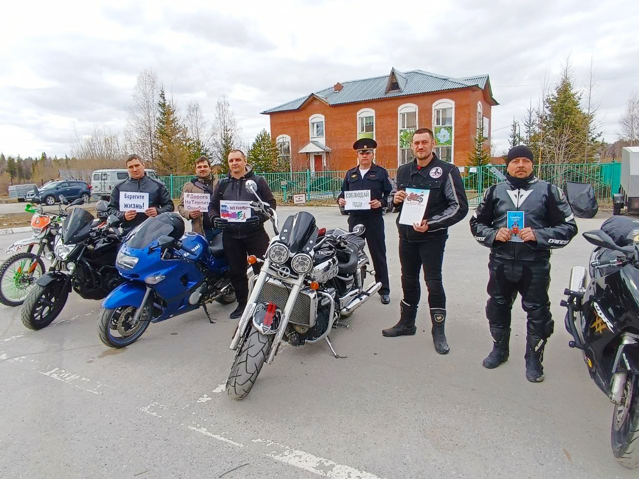 Сотрудники белоярской Госавтоинспекции встретились с представителями мотосообщества «BEL MOTO 86»