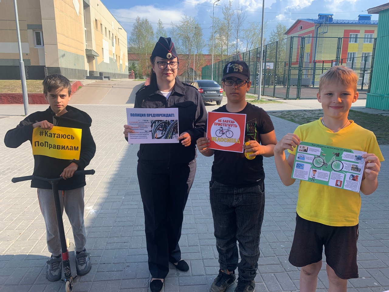 Как сохранить свой двухколесный транспорт и не попасть в ДТП полицейские рассказывают ребятам на улицах Белоярского