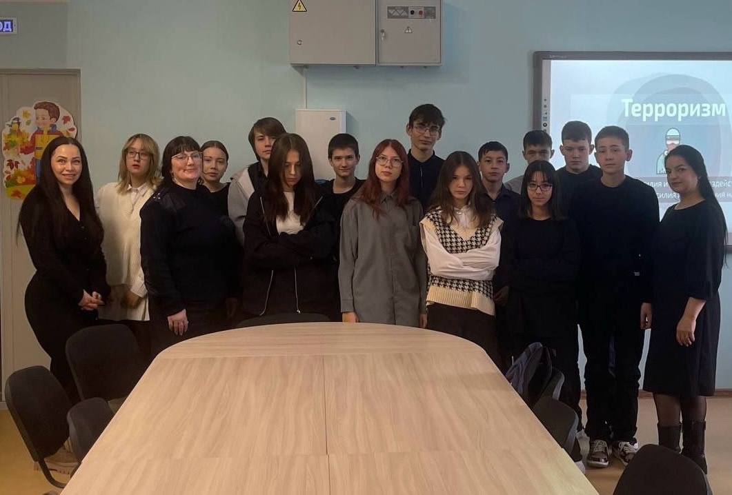 "Мы хотим в мире жить!": полицейские Белоярского продолжают профилактические беседы с подростками