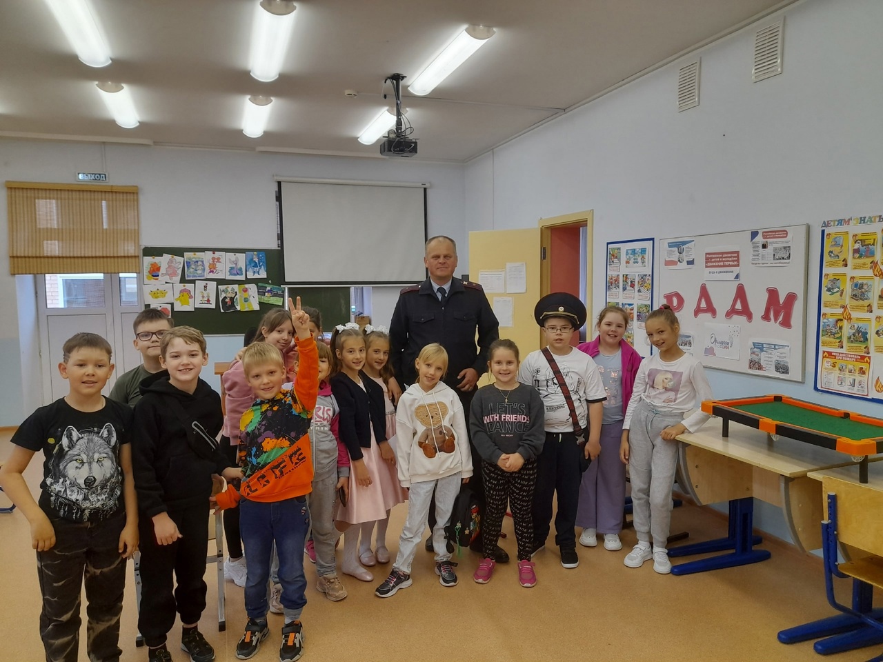 В п. Лыхма участковый встретился с ребятами пришкольного лагеря