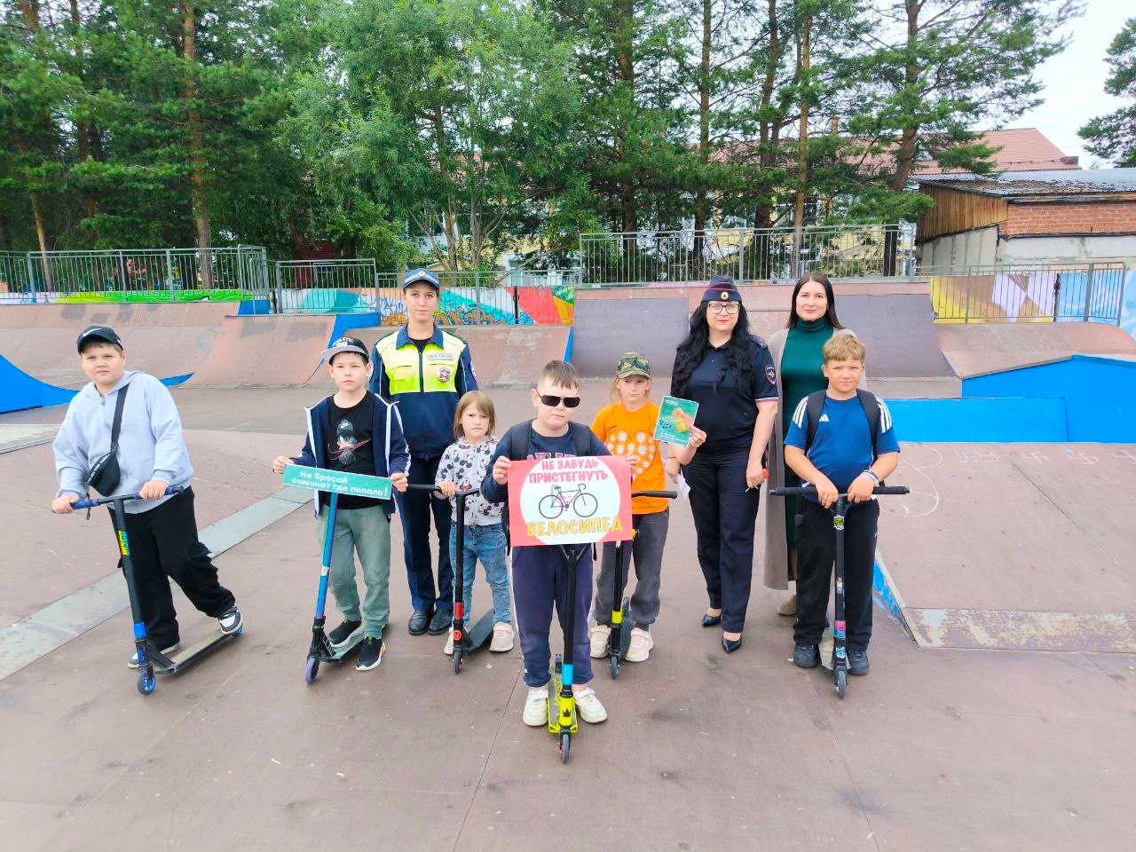 Полицейские и общественники Белоярского рассказали детям, как уберечь свои велосипеды от краж