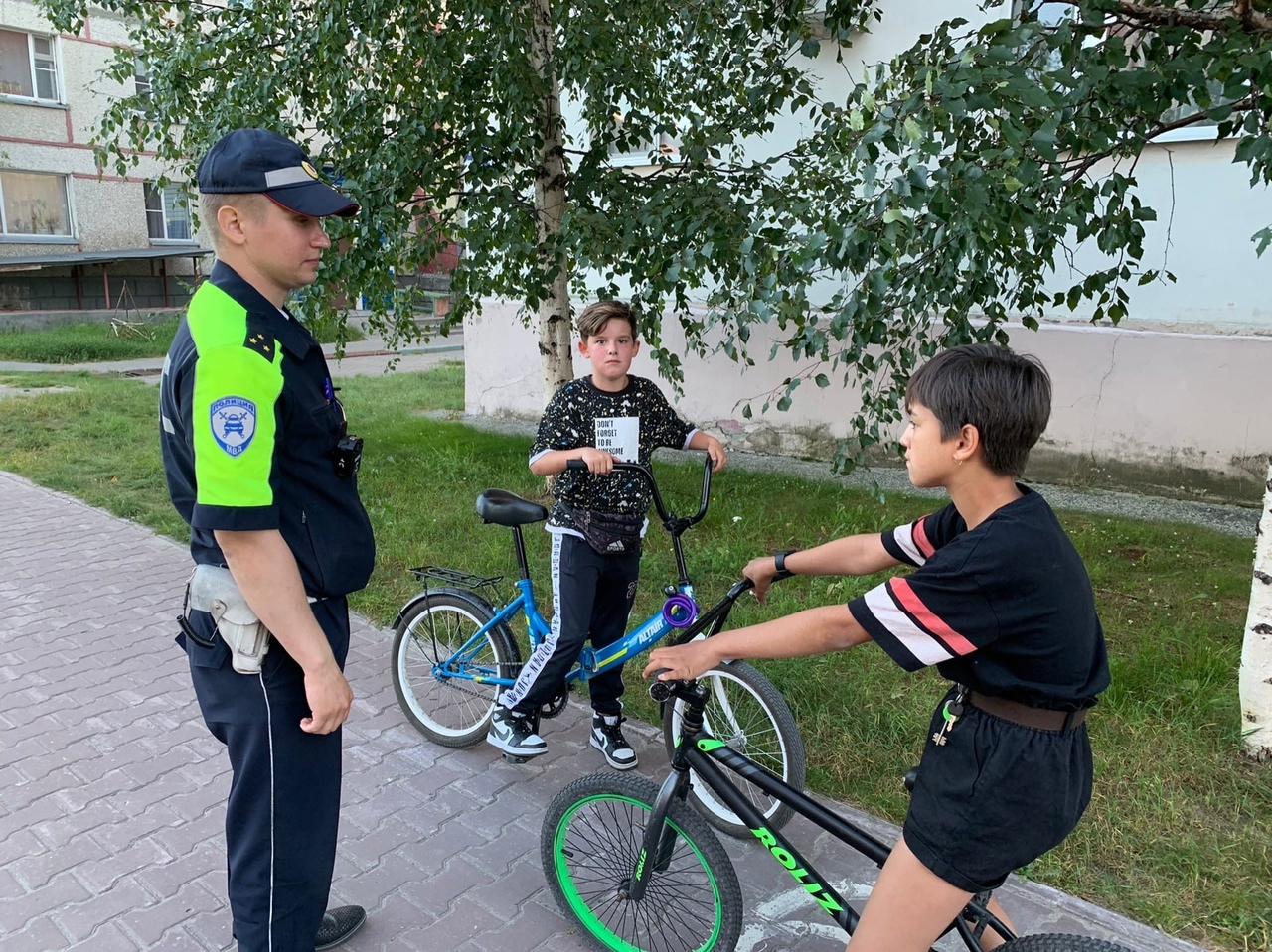 Беседы с юными пешеходами и их родителями