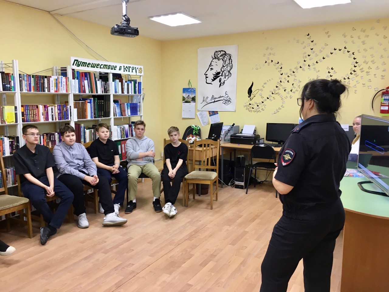 Уроки безопасности проводят полицейские Белоярского для школьников