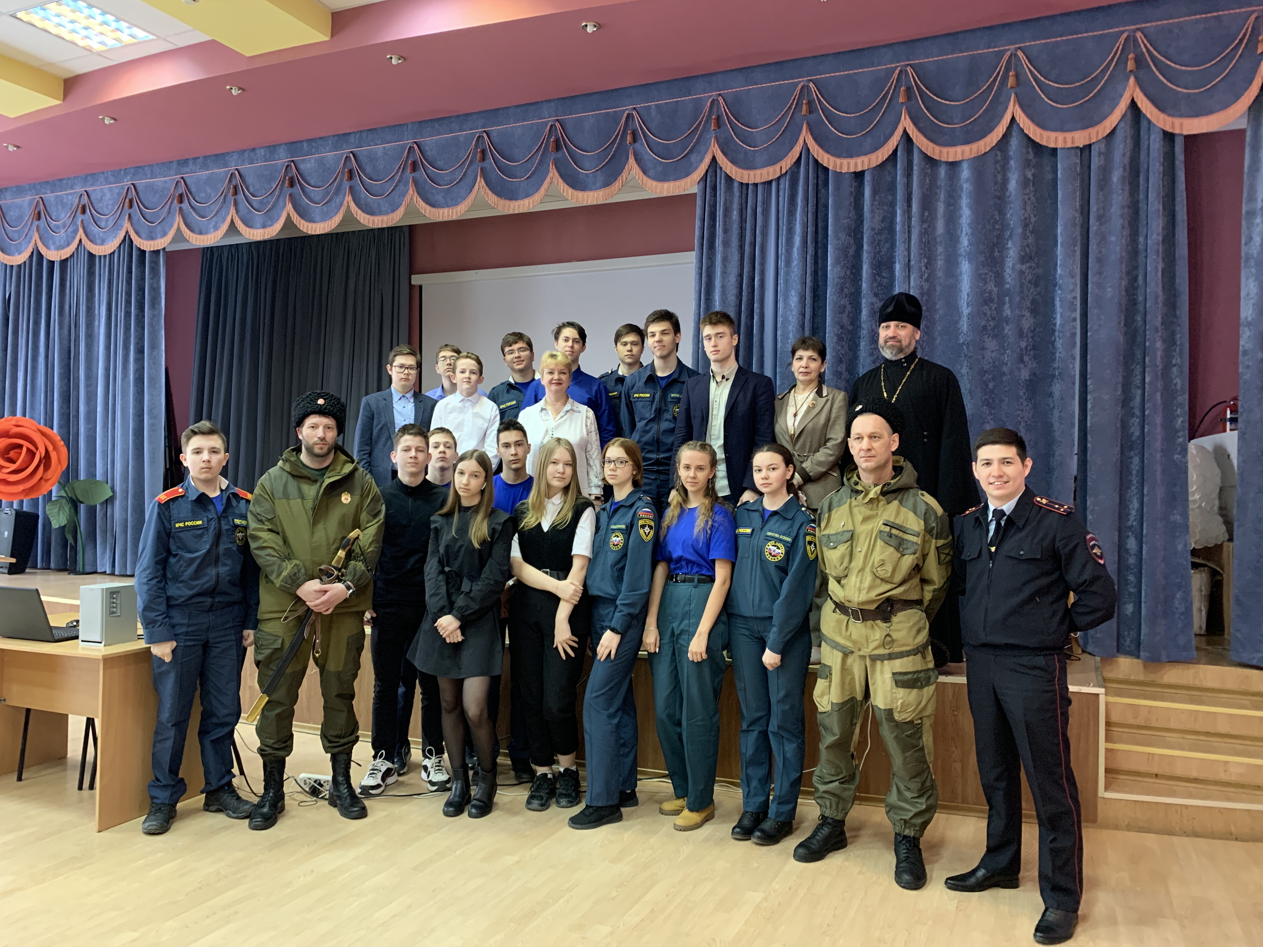 13 апреля 2021 В Белоярском к акции «Дети России» присоединились общественники и казаки