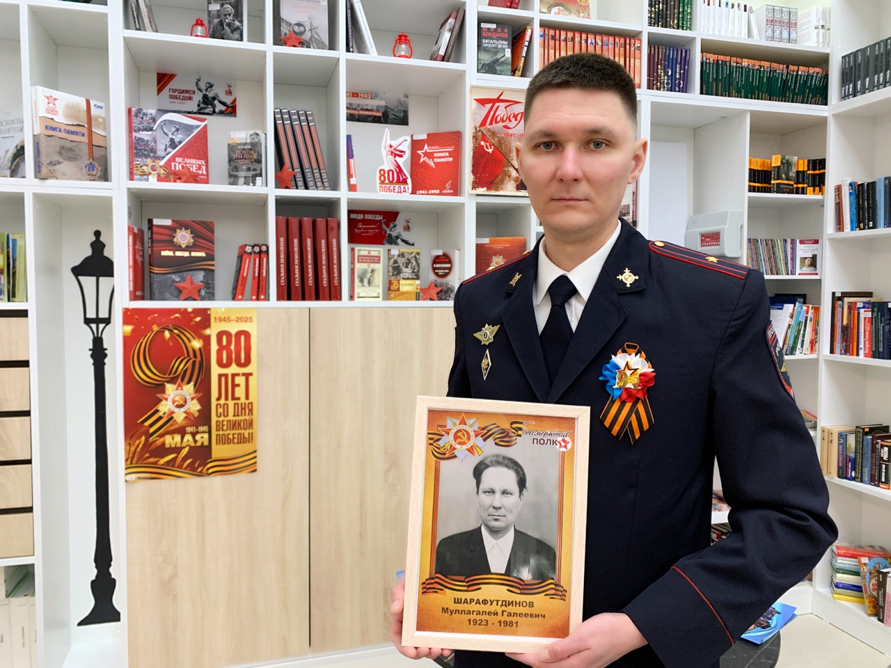 Полицейские Белоярского поддержали масштабный Всероссийский флешмоб «С нами Победа»