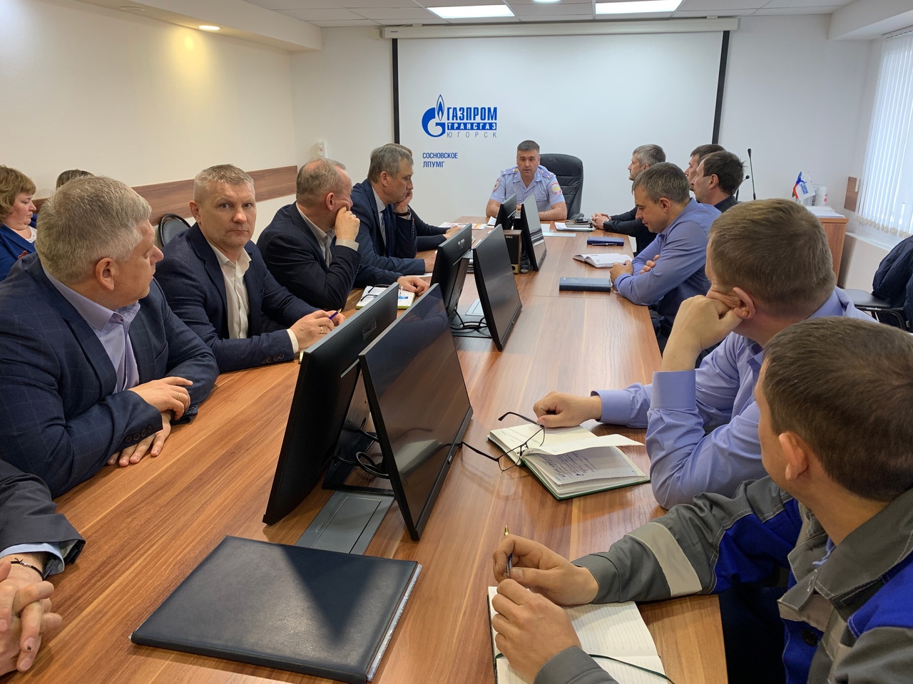 Тему профилактики мошенничеств обсудили полицейские Белоярского с жителями одного из самых северных поселков района