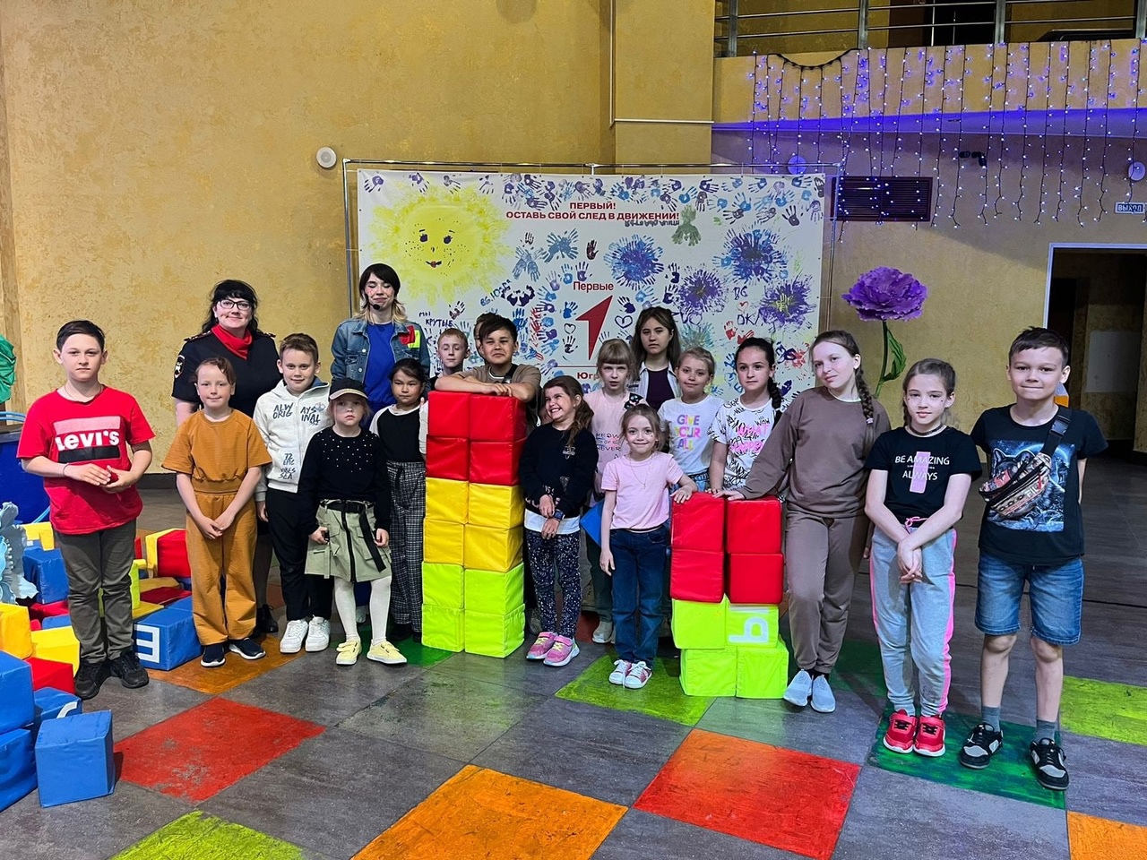 Отдыхая в летних лагерях, белоярские школьники изучают ПДД