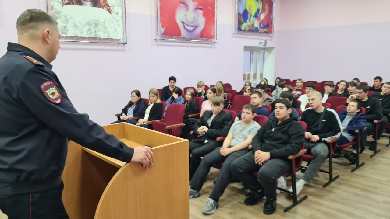 Полицейские Белоярского рассказали студентам политехнического колледжа о вреде наркотических средств