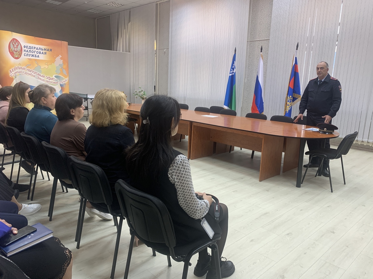 Полицейские Белоярского обсудили проблему мошенничества с сотрудниками налоговой инспекции