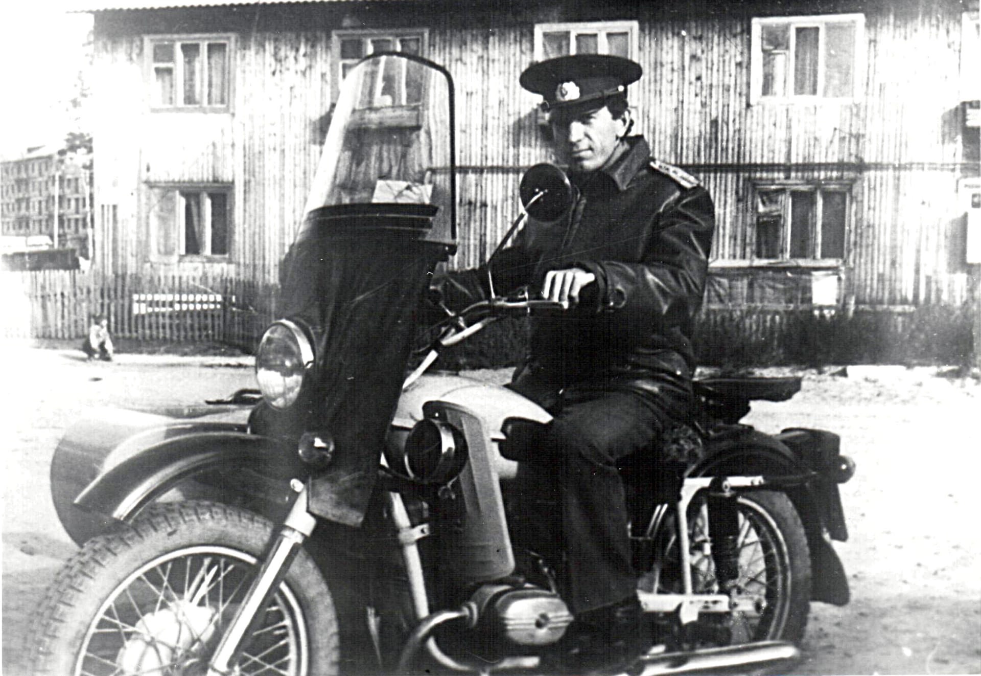 Поздравление начальника УМВД России по ХМАО - Югре Дамира Сатретдинова с Днём ветеранов органов внутренних дел!