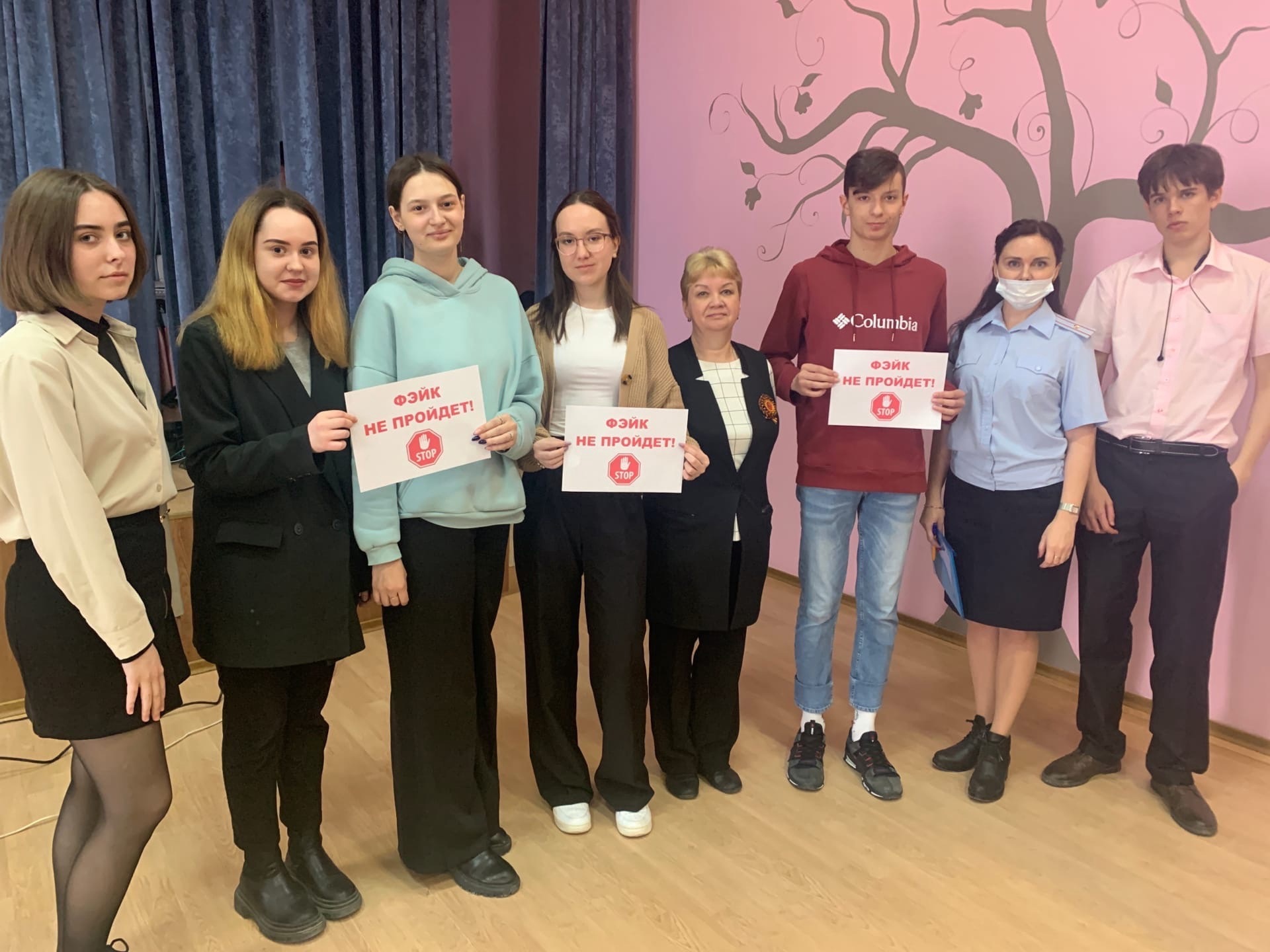 Полицейские и общественники Белоярского встречаются в подростками в рамках акции «Фейк не пройдет»