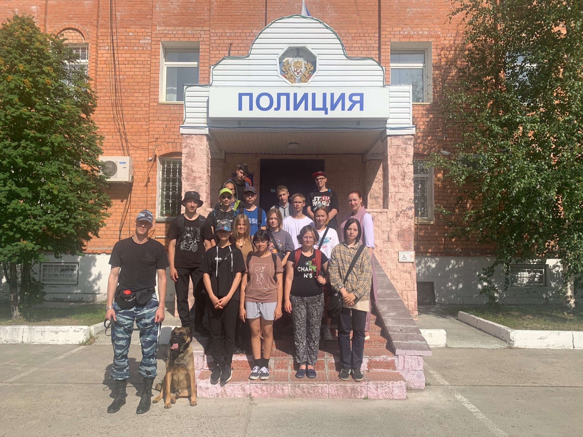 Полицейские Белоярского провели профориентационное мероприятие с подростками