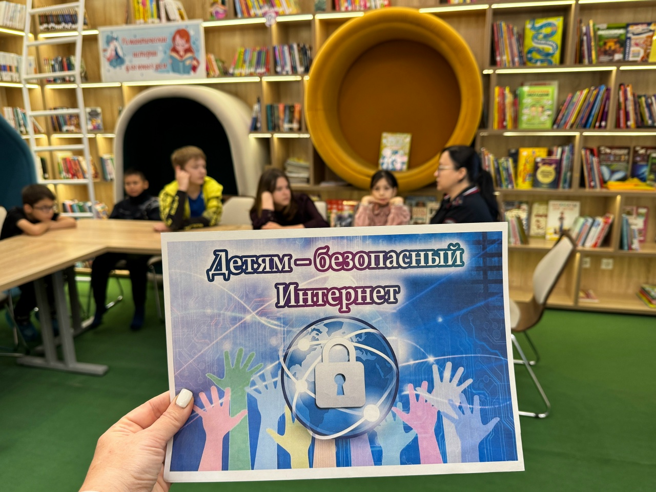 22 июля 2025 В Белоярском общественники и полицейские встретились с ребятами лагеря комплексного центра социального обслуживания населения