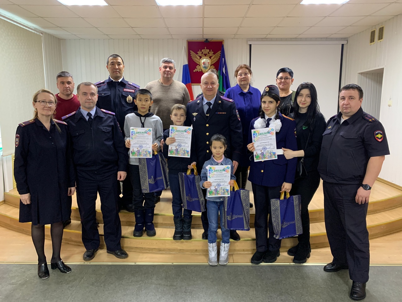 В Белоярском наградили детей – участников конкурса детского творчества «Участковый глазами детей»