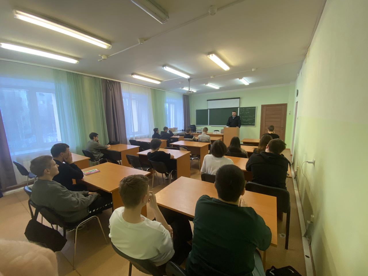 В Белоярском районе стражи правопорядка пообщались со студентами колледжа