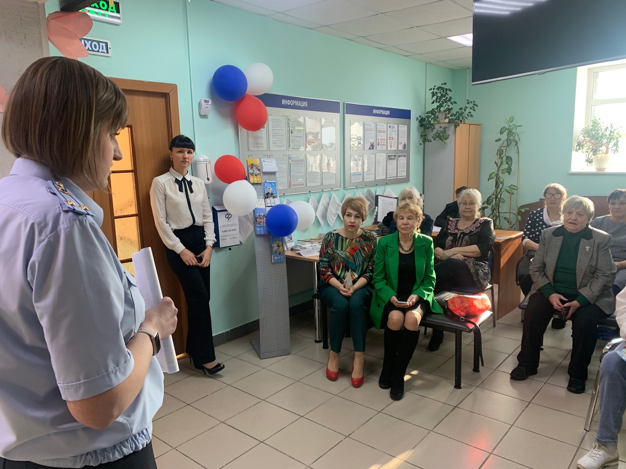 Полицейские Белоярского провели занятие по профилактике мошенничеств среди пенсионеров