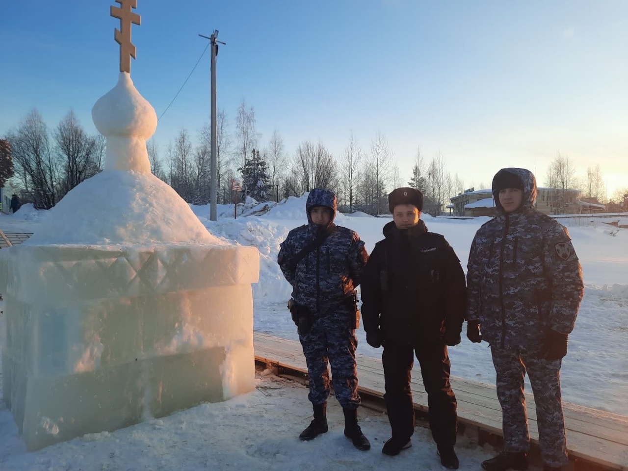 В Белоярском сотрудники полиции обеспечивают правопорядок на мероприятиях в рамках празднования Крещения Господня