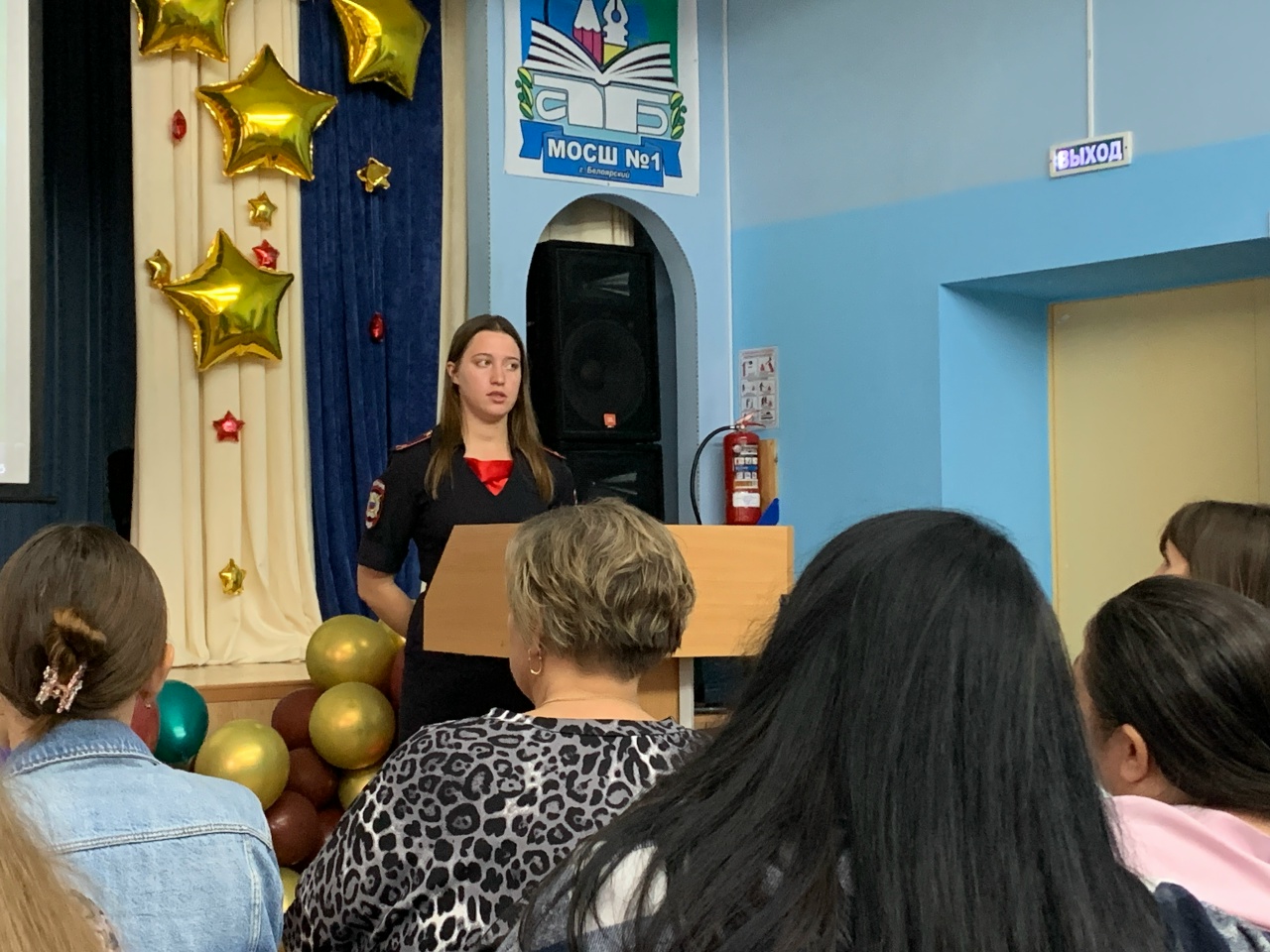 Полицейские Белоярского проводят встречи с родителями в начале учебного года