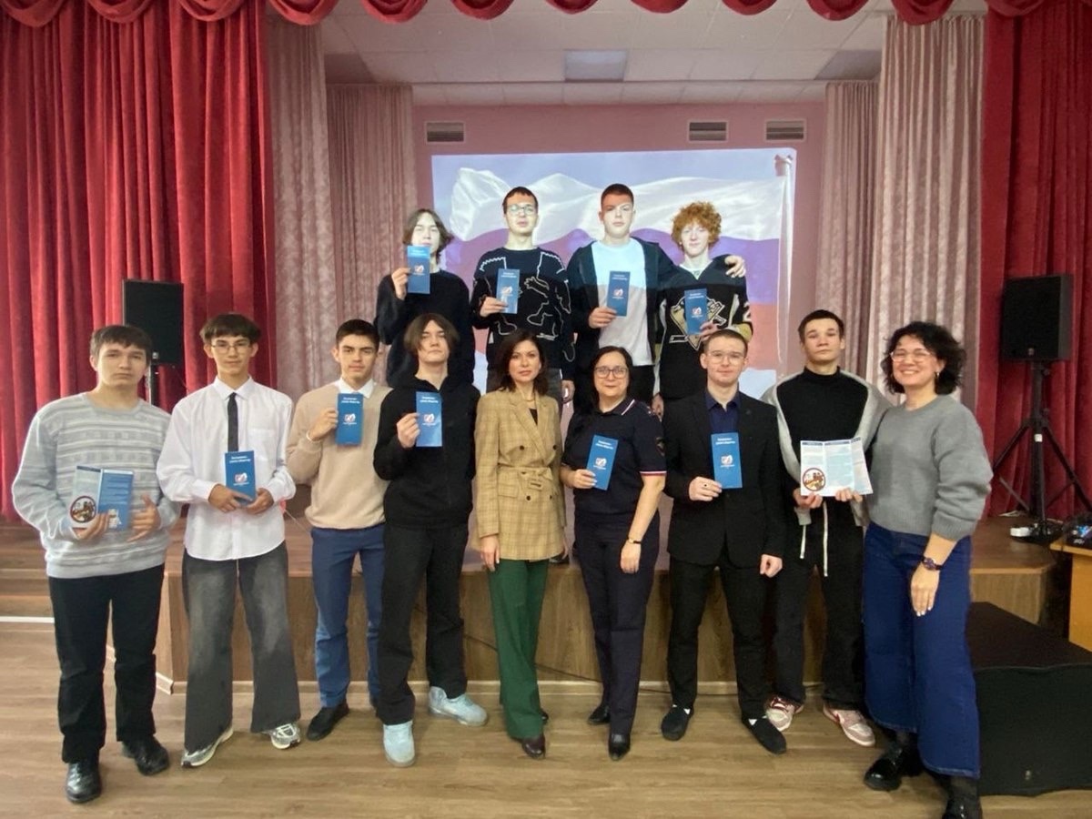 Полицейские в Белоярском провели правовую беседу со студентами колледжа