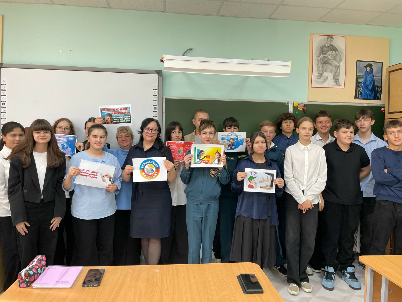 17 сентября 2025 О правах, ответственности и безопасности поговорили полицейские белоярского со школьниками