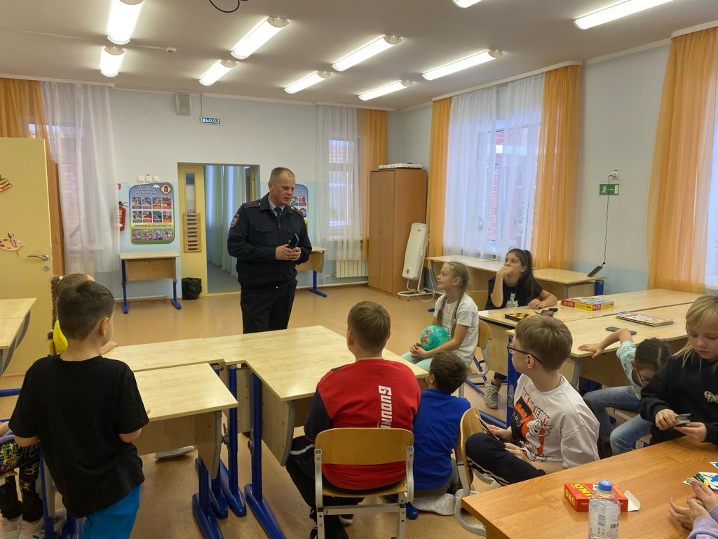 Участковые сельских поселений Белоярского района проводят встречи с детьми