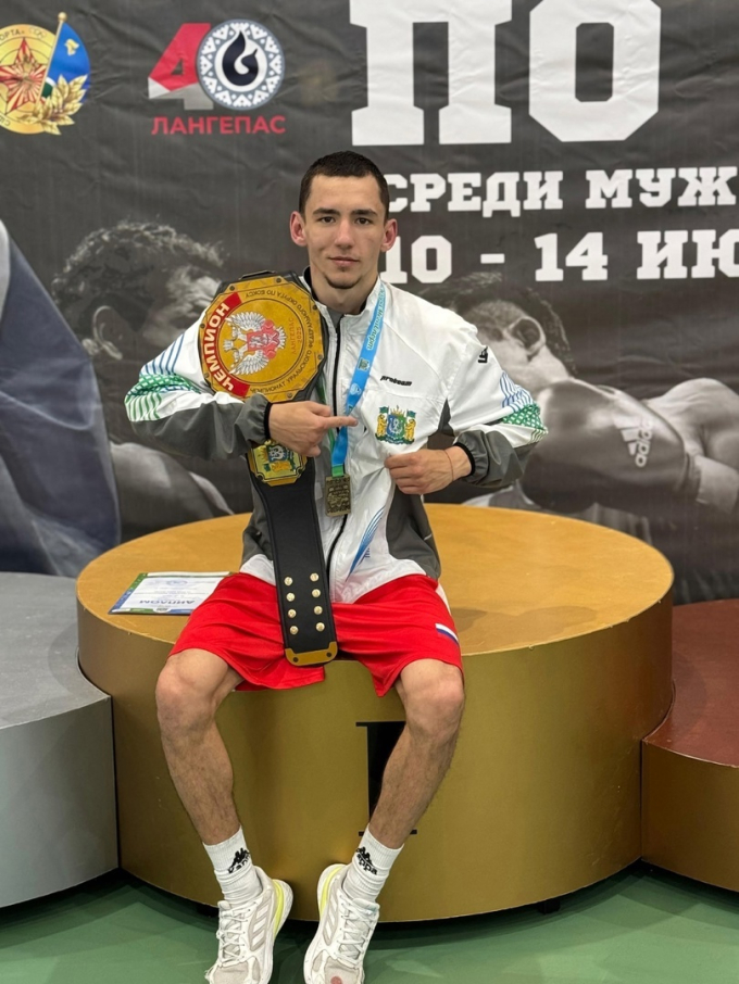 ДВОЙНОЙ УДАР ПО ПЬЕДЕСТАЛУ