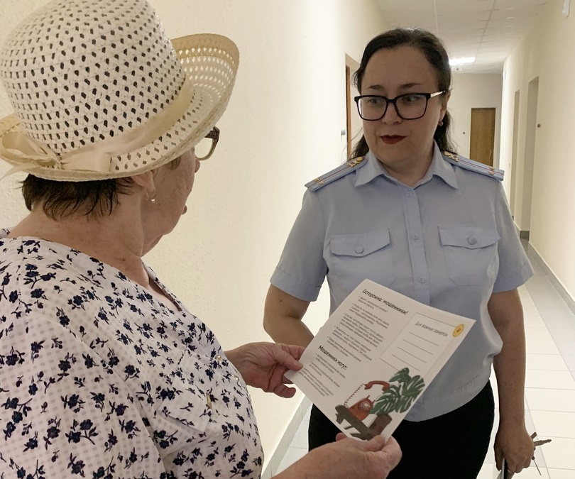 Полицейские Белоярского напомнили пожилым белоярцам о том, как не стать жертвой мошенников