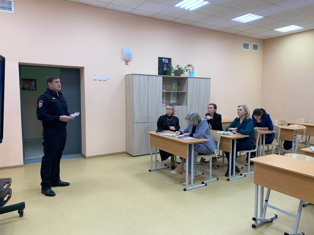 Полицейские Белоярского встретились с работниками образования