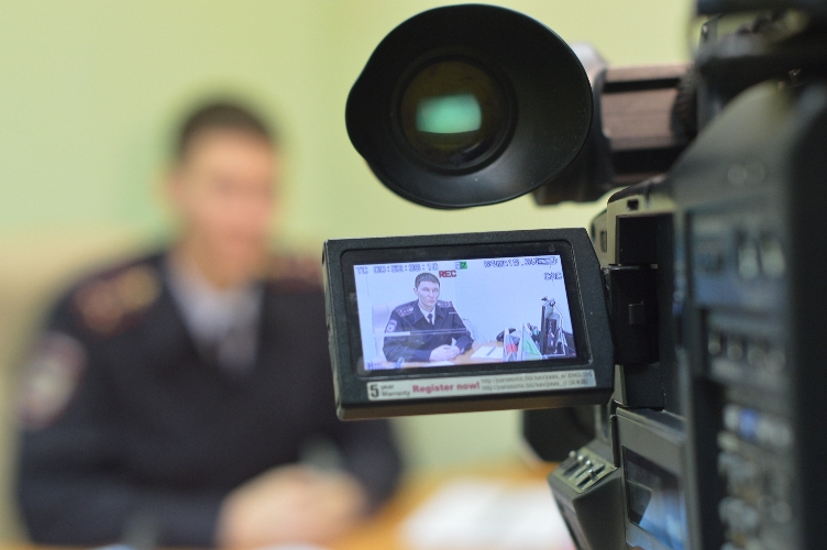 Полицейские Белоярского района рассказали журналистам о работе миграционной службы в условиях неблагополучной эпидемиологической обстановки