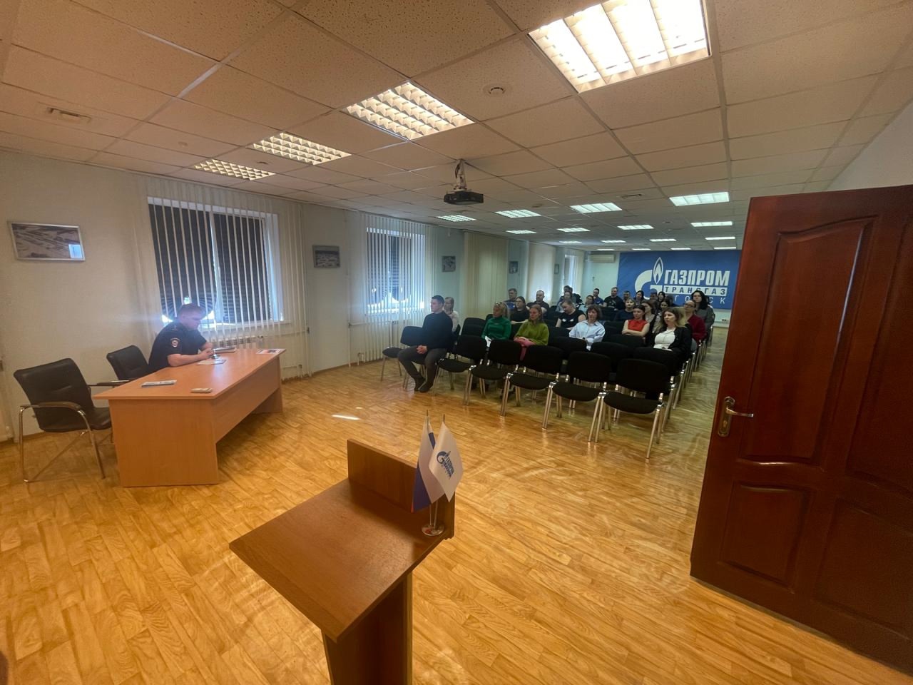 Полицейские Белоярского встретились с работниками Бобровского ЛПУ МГ